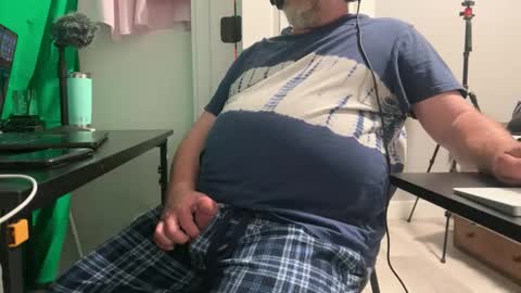 Allergictolove online show from September 2025 05:01:02 PM