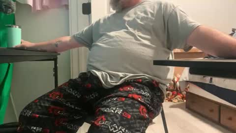 Allergictolove online show from November 2025 04:35:01 PM