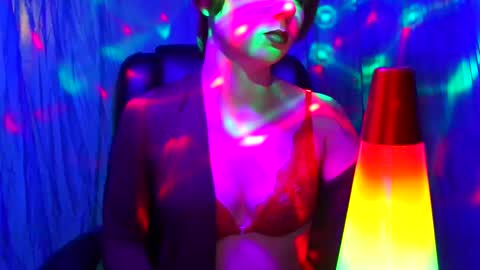 Snapshot of alliebells1 chatting on December 2024 10:40:01 PM alliebells1 online show from December 2024 10:40:01 PM