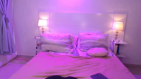 allieemod online show from November 2025 08:13:02 PM