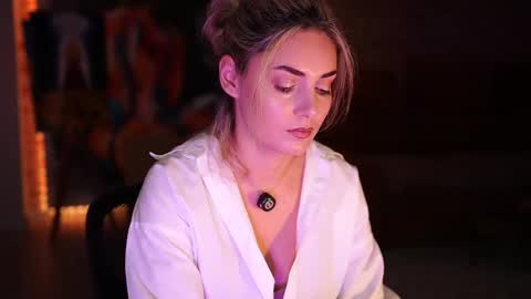 Allie online show from November 2025 06:02:02 AM