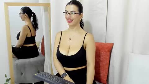    online show from November 2025 07:13:02 PM