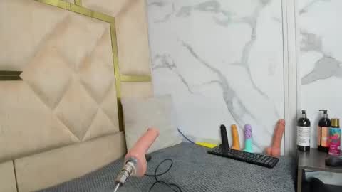 Snapshot of allison_69ts chatting on November 2025 05:17:01 AM allison_69ts online show from November 2025 05:17:01 AM