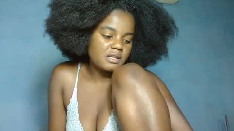 allizida01 online show from November 2025 06:43:02 PM