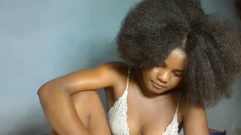 allizida01 online show from November 2025 06:10:01 PM