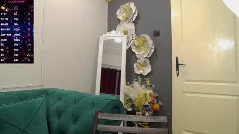         online show from November 2025 08:40:01 PM