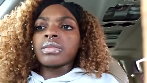 Snapshot of allylicious chatting on January 2025 10:46:02 PM allylicious online show from January 2025 10:46:02 PM