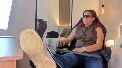 ALMA FENIX  online show from November 2025 12:15:01 PM