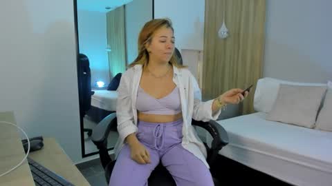 ALMA FENIX  online show from January 2026 12:19:01 PM