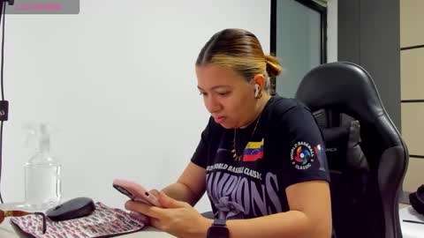 ALMA FENIX  online show from March 2026 12:32:01 PM