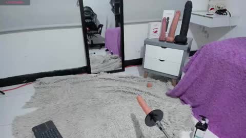 Snapshot of almazz_ chatting on November 2025 12:18:02 PM Santy online show from November 2025 12:18:02 PM