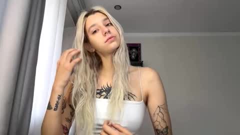 Arina online show from October 2025 10:32:02 AM