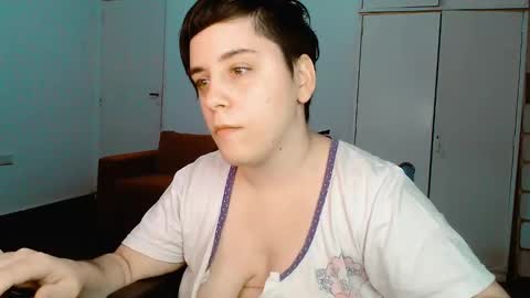 Snapshot of almondonwheels chatting on January 2025 10:28:02 PM Almond online show from January 2025 10:28:02 PM