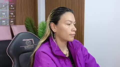 Snapshot of alonddra_tay chatting on June 2026 11:43:02 AM alonddra_tay online show from June 2026 11:43:02 AM