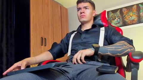 alpha_dominus_ online show from November 2025 04:03:01 AM