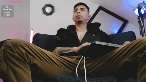 Snapshot of alpha_latino_ chatting on May 2026 07:25:02 AM alpha_latino_ online show from May 2026 07:25:02 AM