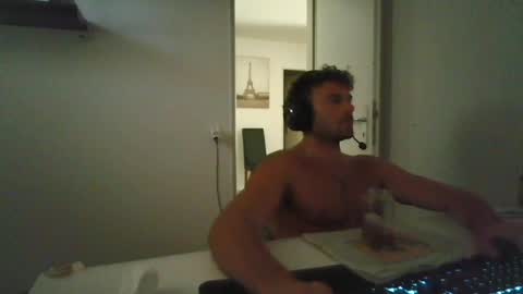 Snapshot of alphah_hunk chatting on June 2026 01:04:01 PM alphah_hunk online show from June 2026 01:04:01 PM