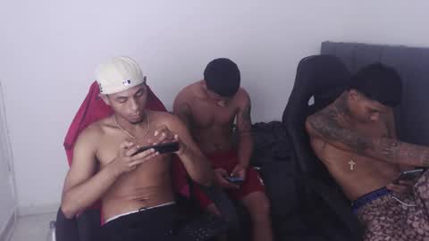 alphas_latins online show from May 2026 06:21:02 AM