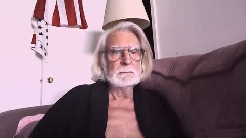 AlphaUniform online show from November 2025 05:01:01 PM