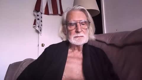 AlphaUniform online show from December 2025 07:10:02 PM