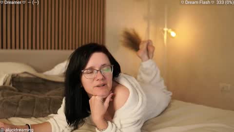 Snapshot of alucidreaming chatting on October 2025 06:41:02 PM Lucid Dreaming online show from October 2025 06:41:02 PM