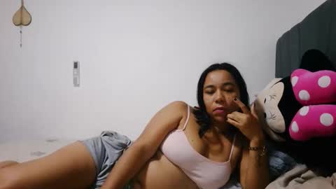 Snapshot of aly826805 chatting on November 2025 05:07:01 AM analia online show from November 2025 05:07:01 AM