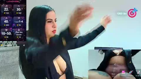 Snapshot of aly_smith_ chatting on November 2025 12:05:02 PM A L Y online show from November 2025 12:05:02 PM