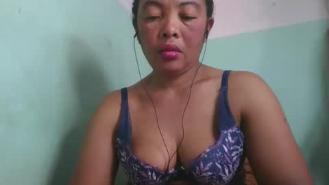Snapshot of alypierette chatting on May 2026 04:42:02 AM alypierette online show from May 2026 04:42:02 AM