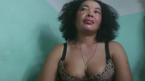 Snapshot of alypierette chatting on May 2026 05:54:01 PM alypierette online show from May 2026 05:54:01 PM
