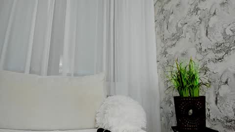 alysamillan online show from December 2024 10:17:02 AM