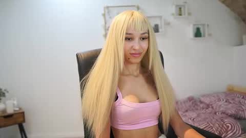 Amai  Liu online show from September 2025 05:58:01 PM