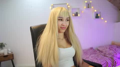 Amai  Liu online show from October 2025 06:06:02 PM