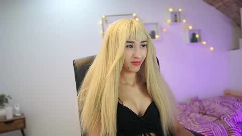 Amai  Liu online show from October 2025 05:57:01 PM