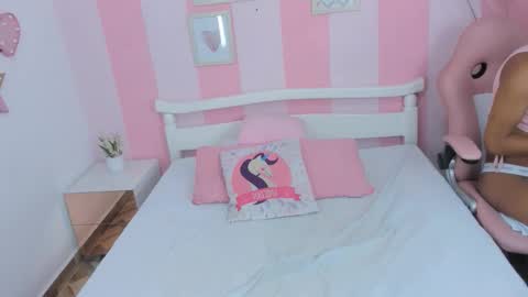 amaia_monroe online show from December 2025 04:36:01 PM