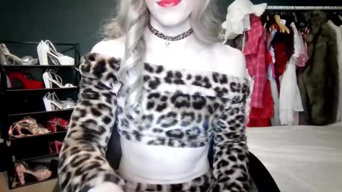 Amalie online show from September 2025 05:36:02 PM