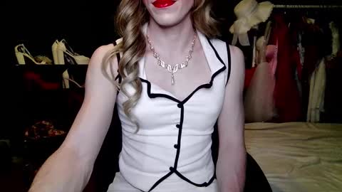 Amalie online show from November 2025 07:13:02 PM