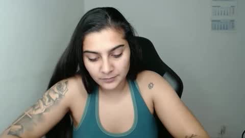 Snapshot of amanda5star chatting on November 2025 05:13:02 PM The queen of the biceps online show from November 2025 05:13:02 PM