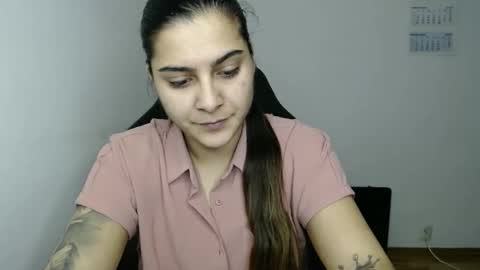 The queen of the biceps  online show from February 2026 02:19:01 AM