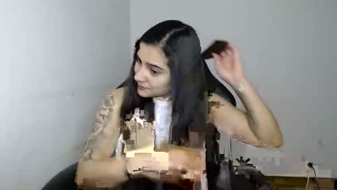 The queen of the biceps  online show from April 2026 07:04:02 PM