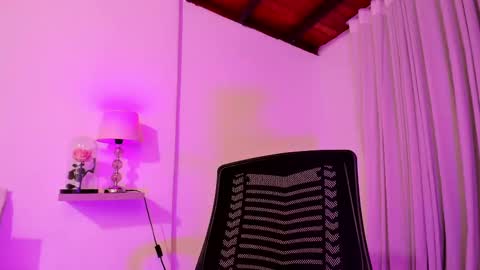 Luisa online show from March 2025 01:05:01 AM