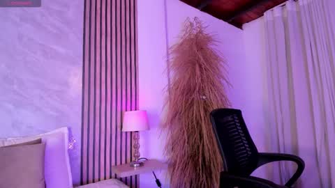 Luisa online show from October 2025 02:01:02 AM