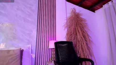 Luisa online show from November 2025 01:52:02 AM