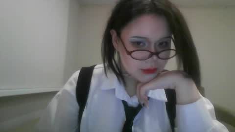 Snapshot of amanda_mia chatting on April 2026 05:28:01 PM amanda_mia online show from April 2026 05:28:01 PM