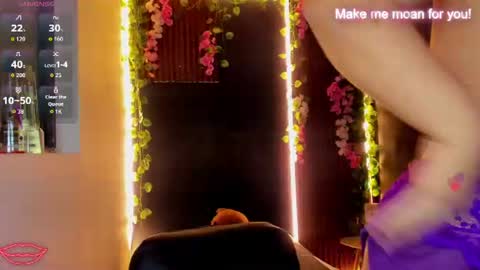 Snapshot of amanda_mooree_ chatting on July 2026 05:32:02 AM Amanda Moore online show from July 2026 05:32:02 AM