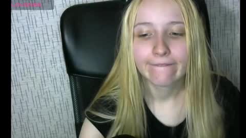Snapshot of amanda_sherr chatting on December 2024 04:09:01 AM Amanda online show from December 2024 04:09:01 AM