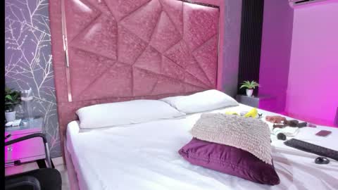 Amanda cruz online show from March 2026 12:28:02 AM