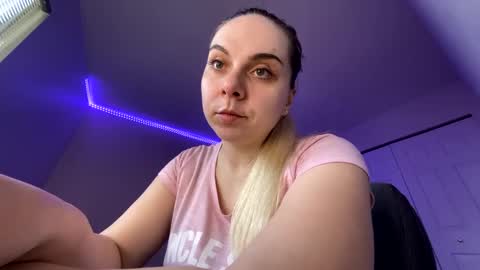 Snapshot of amandainbloom chatting on March 2025 11:24:02 PM Amanda online show from March 2025 11:24:02 PM