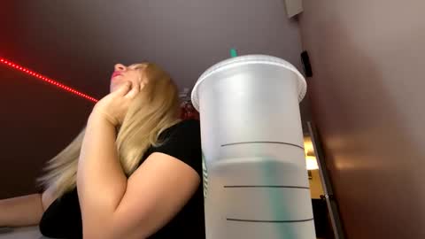 Snapshot of amandainbloom chatting on October 2025 11:07:02 AM Amanda online show from October 2025 11:07:02 AM