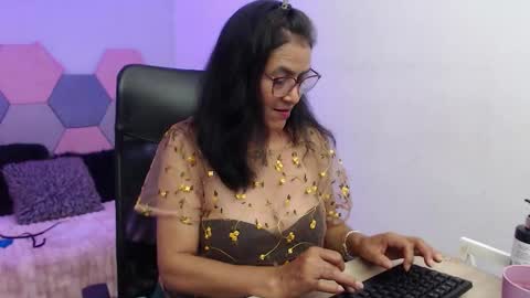 Snapshot of amandapeet chatting on November 2025 08:21:02 PM amandapeet online show from November 2025 08:21:02 PM