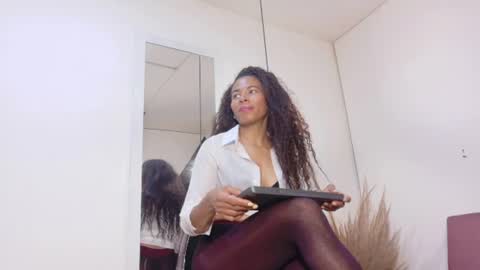 amara_vex online show from July 2026 12:36:02 PM